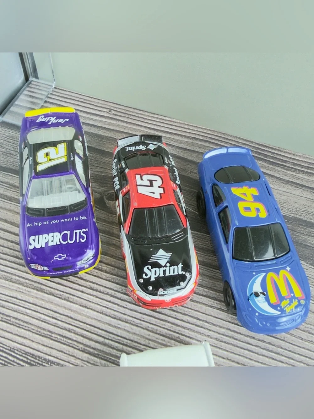 Hot Wheels Diecast Car Lot of 10 – NASCAR, Race Cars & Fantasy – Loose